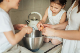 Cuisiner en famille fait partie des petits plaisirs simples